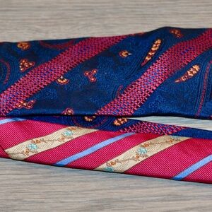 ROBERT GRAHAM tie 100% Silk Dark Blue Paisley Couture Designer